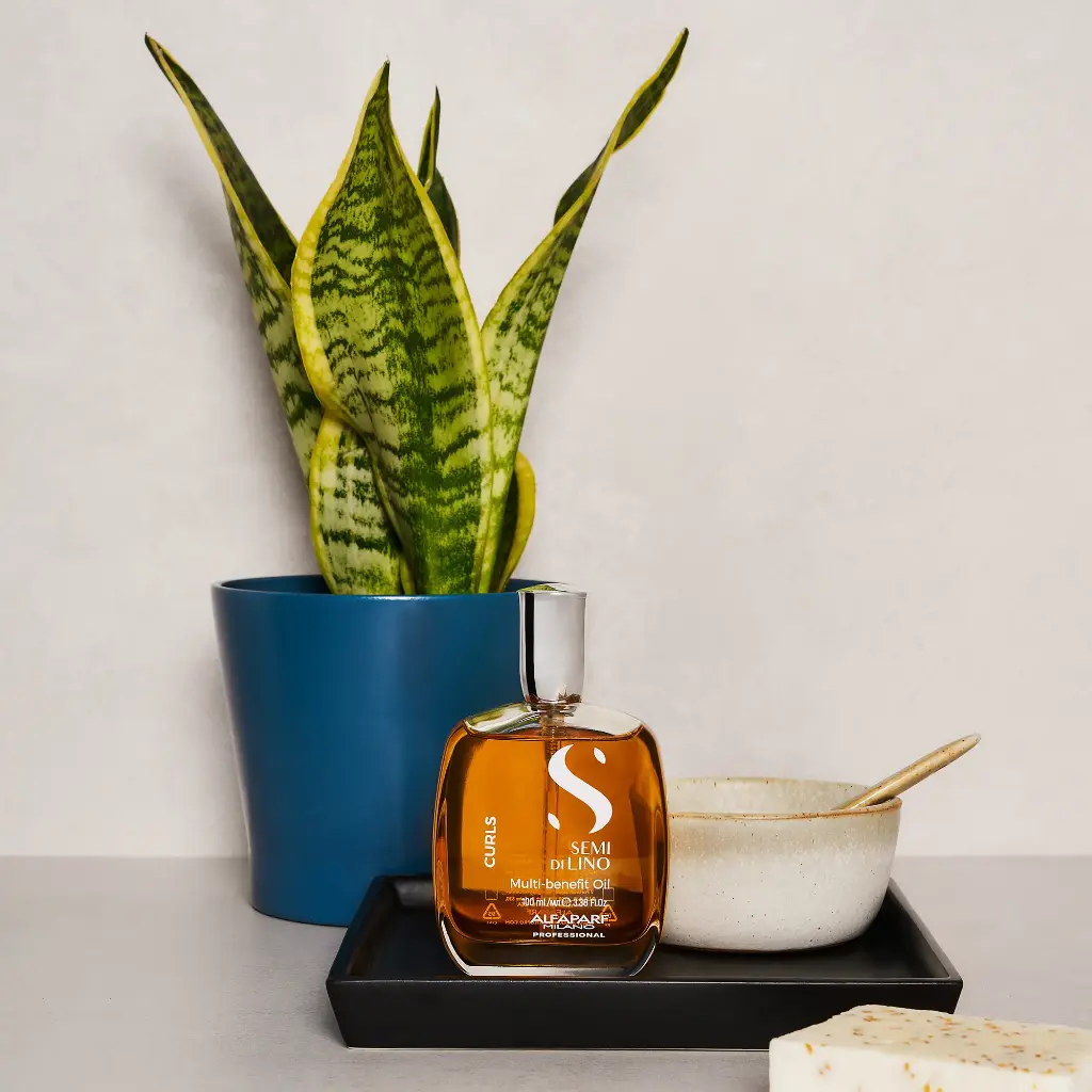SEMI_DI_LINO_2023_Curls_Multi_Benefit_Oil_PF020618_03.png.webp