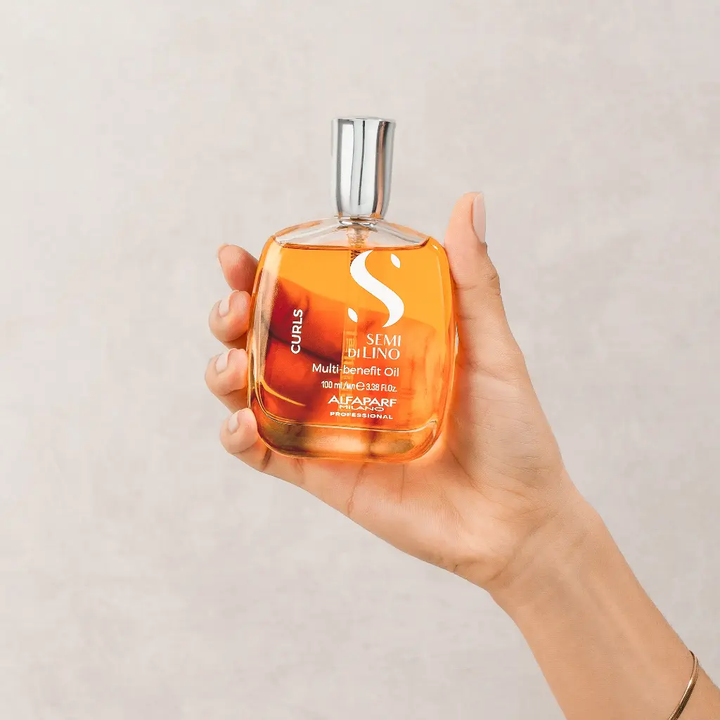 SEMI_DI_LINO_2023_Curls_Multi_Benefit_Oil_PF020618_04.png.webp